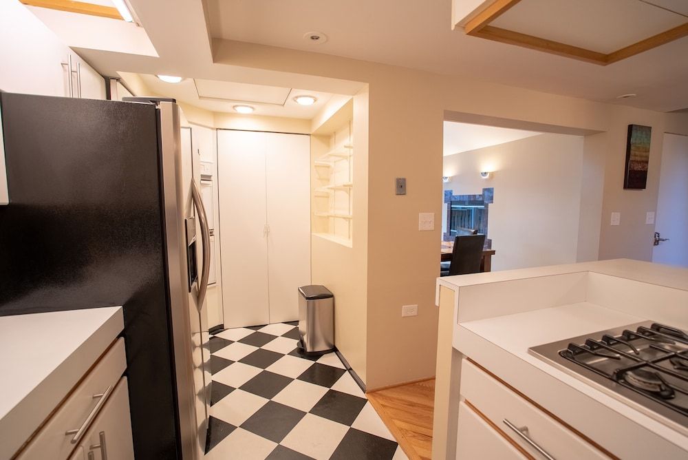 Lincoln Park Suites Operated by Roscoe Village Guesthouse Suite, Private Bathroom (Lincoln Park #2) 12