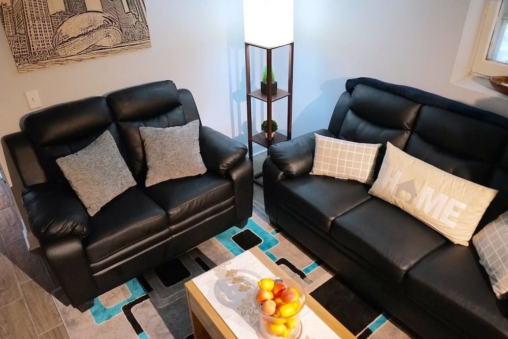 The Karlov Connection - Ohare Wrigley Gateway Apartment (2 Bedrooms) 14