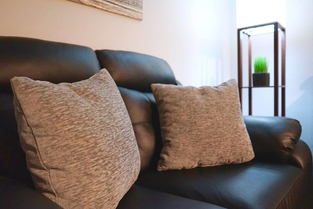 The Karlov Connection - Ohare Wrigley Gateway Apartment (2 Bedrooms) 13