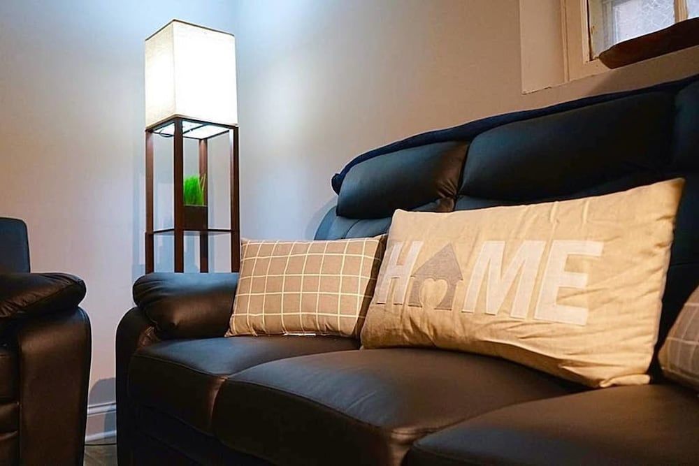 The Karlov Connection - Ohare Wrigley Gateway Apartment (2 Bedrooms) 16