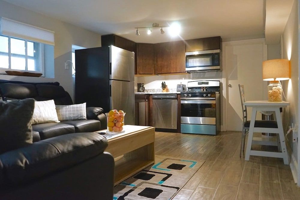 The Karlov Connection - Ohare Wrigley Gateway Apartment (2 Bedrooms) 11