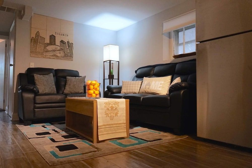 The Karlov Connection - Ohare Wrigley Gateway Apartment (2 Bedrooms) 12