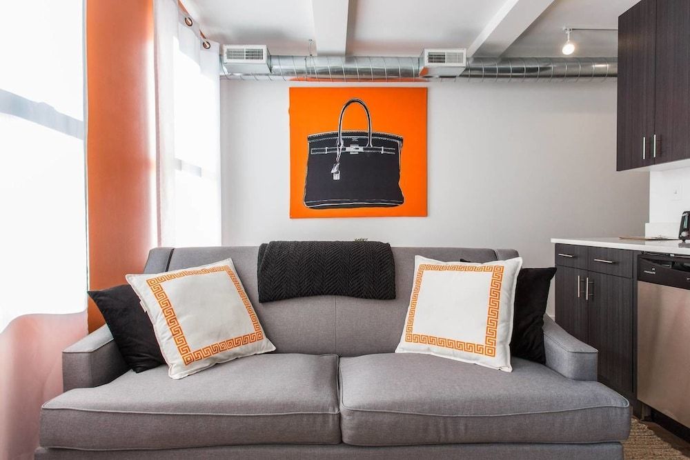 Bright & Modern 1 BDR in Downtown Apartment (1 Bedroom) 10