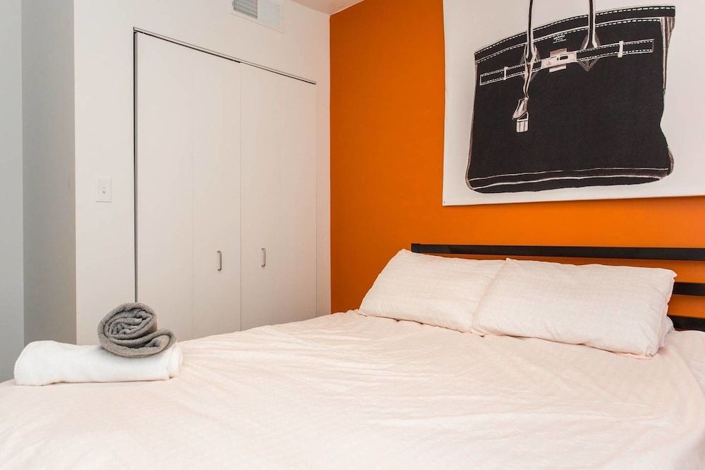 undefined Bright & Modern 1 BDR in Downtown 6