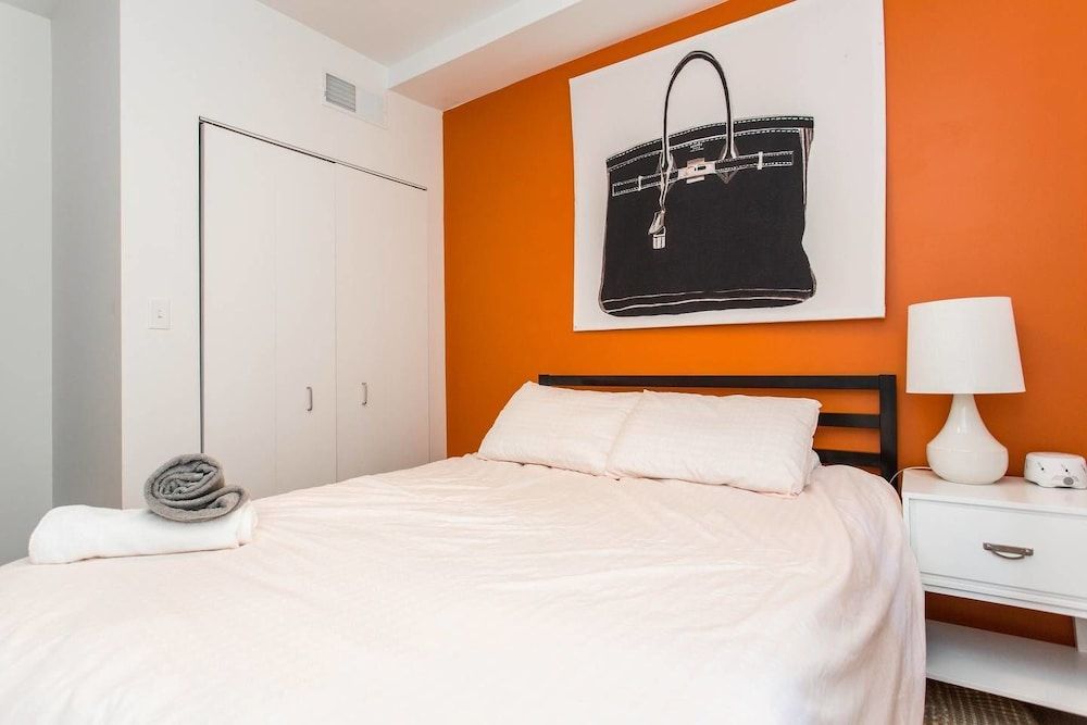 undefined Bright & Modern 1 BDR in Downtown 3