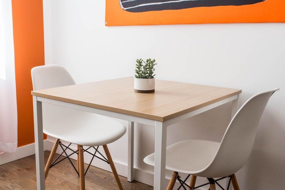 undefined Bright & Modern 1 BDR in Downtown 2