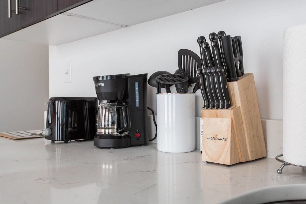 undefined Bright & Modern 1 BDR in Downtown 9