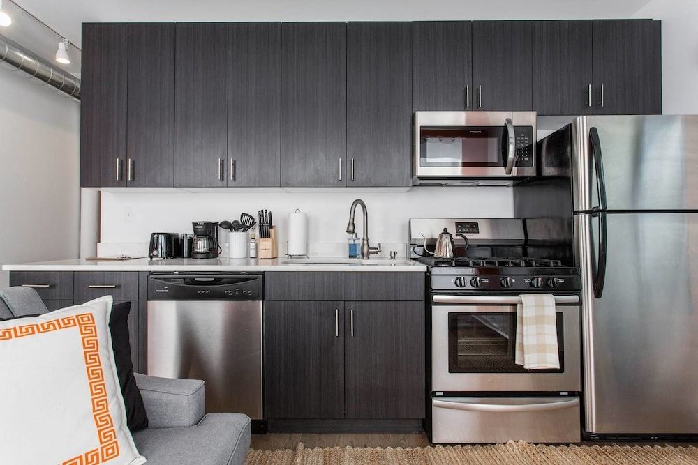 undefined Bright & Modern 1 BDR in Downtown 8