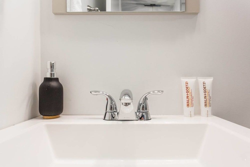 Juniper Mist - Modern 1 Bdr in Downtown Apartment (1 Bedroom) 7