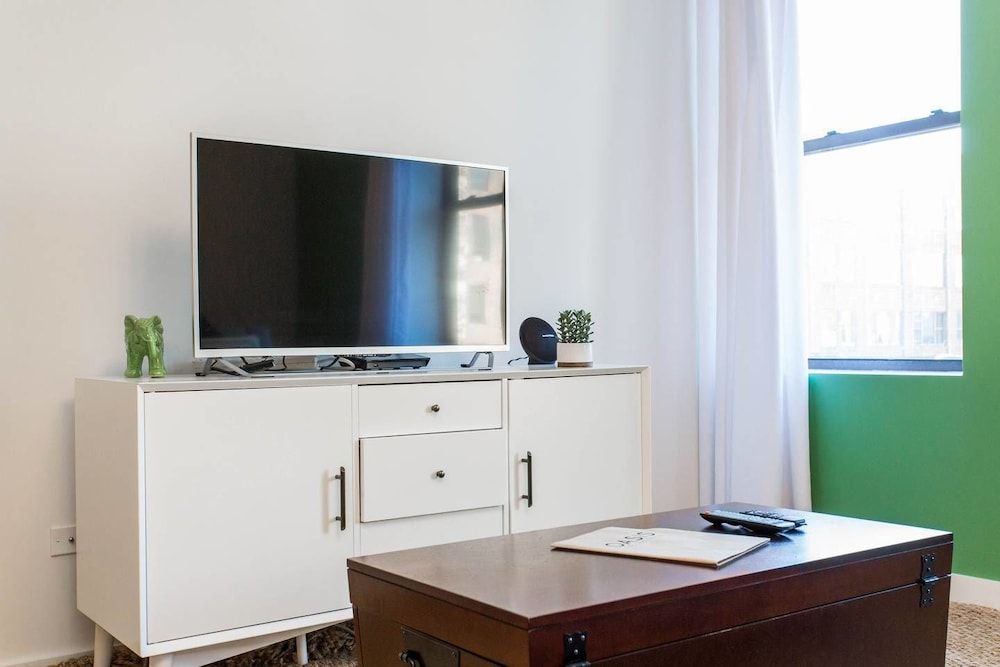 Juniper Mist - Modern 1 Bdr in Downtown Apartment (1 Bedroom) 10