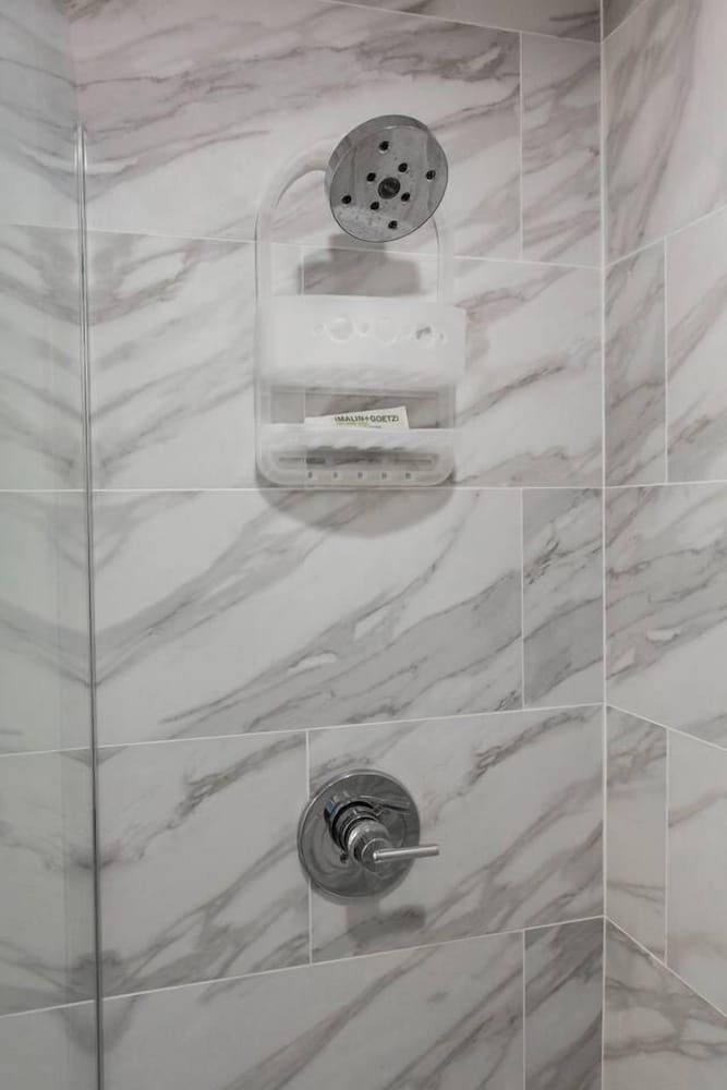 Juniper Mist - Modern 1 Bdr in Downtown Apartment (1 Bedroom) 8