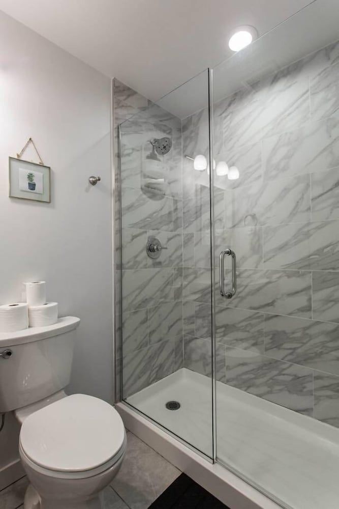 Juniper Mist - Modern 1 Bdr in Downtown Apartment (1 Bedroom) 9