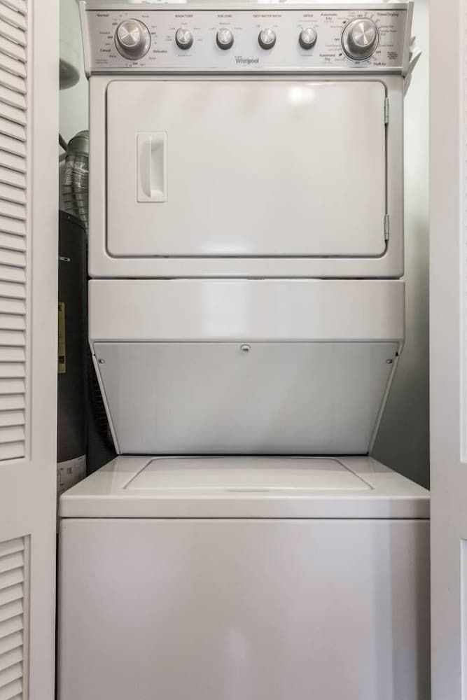 Juniper Mist - Modern 1 Bdr in Downtown Apartment (1 Bedroom) 6