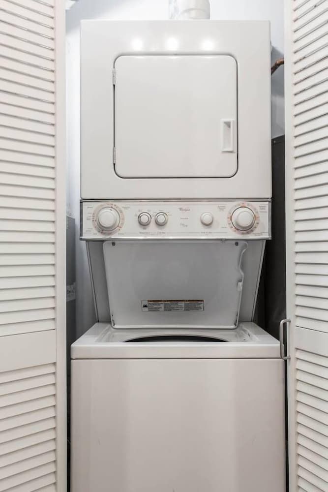 Sycamore Sunset - Modern 1bdr in Downtown Apartment (1 Bedroom) 12