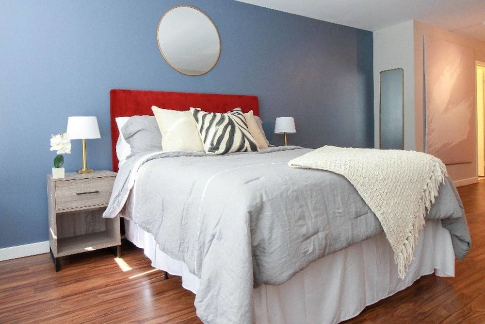 undefined The Gulfstream - Vibrant Studio Heart of Downtown 7