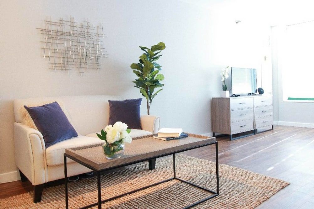 The Gulfstream - Vibrant Studio Heart of Downtown Apartment (0 Bedroom) 16