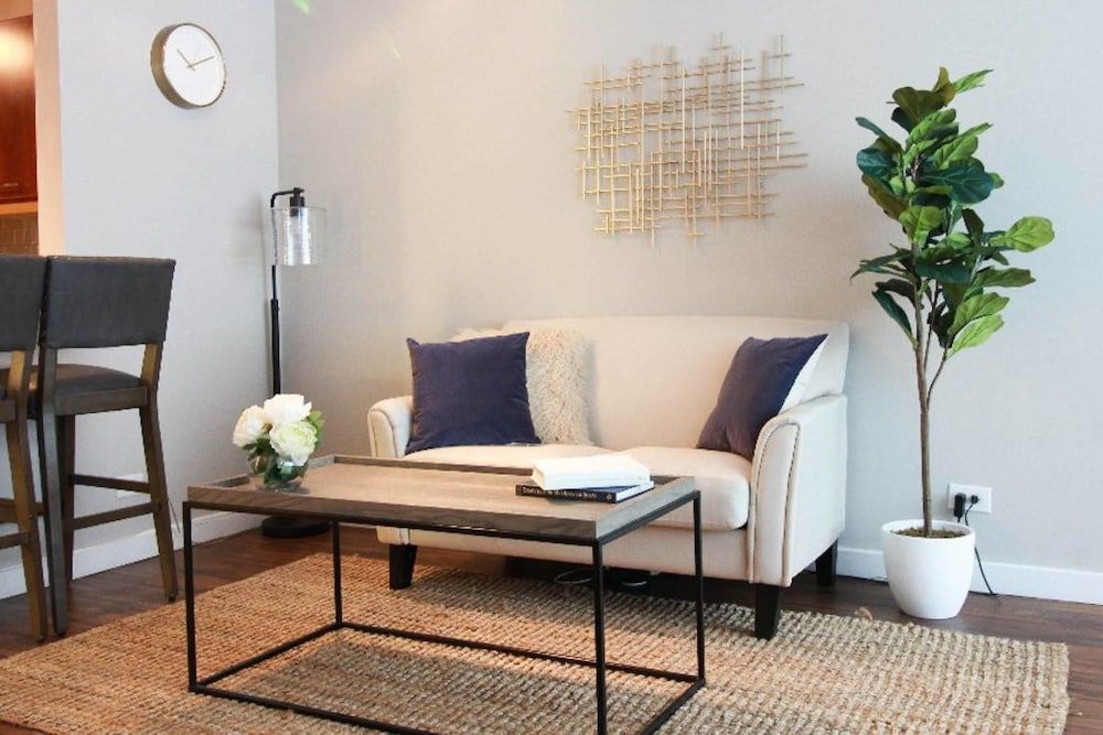 The Gulfstream - Vibrant Studio Heart of Downtown Apartment (0 Bedroom) 18