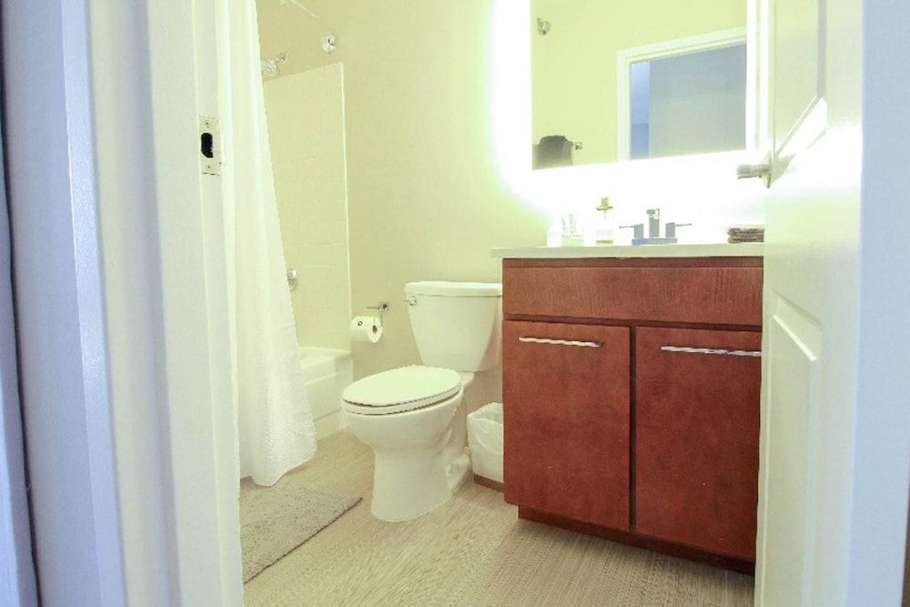 The Gulfstream - Vibrant Studio Heart of Downtown Apartment (0 Bedroom) 21