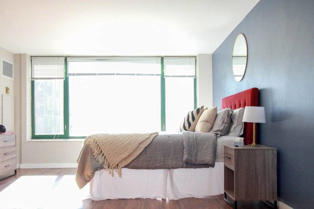 undefined The Gulfstream - Vibrant Studio Heart of Downtown 8