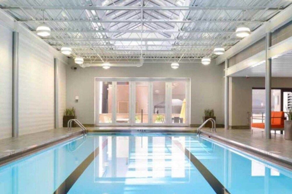 undefined The Gulfstream - Vibrant Studio Heart of Downtown 3