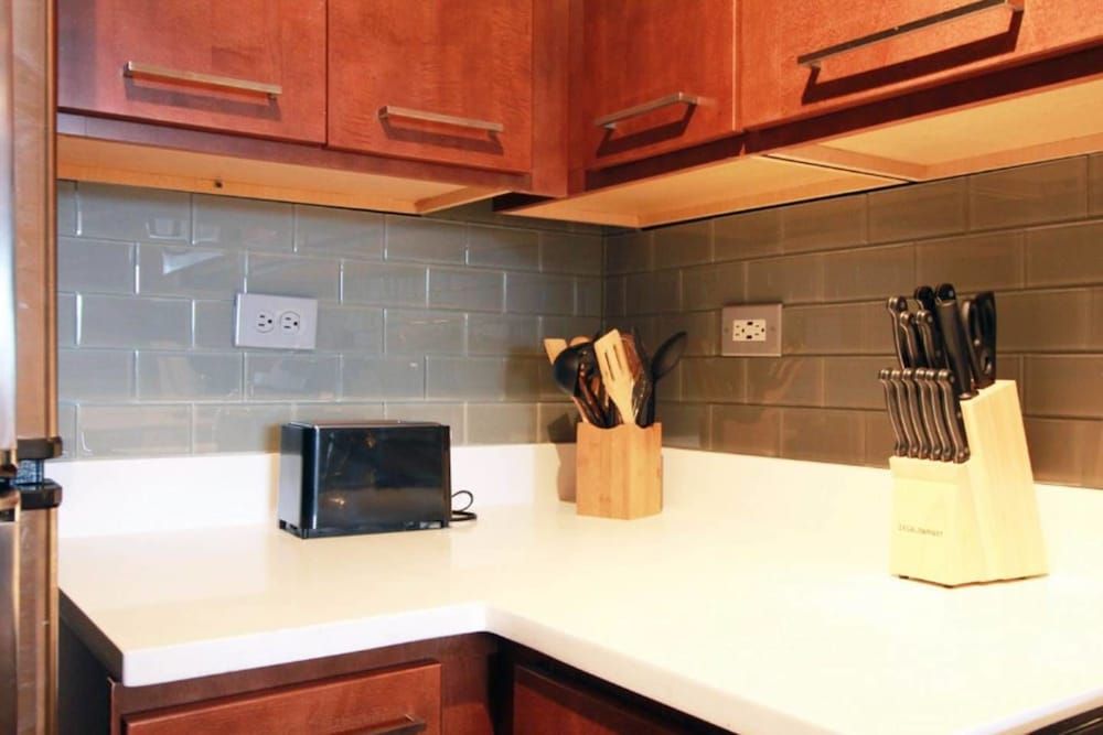 The Gulfstream - Vibrant Studio Heart of Downtown Apartment (0 Bedroom) 12