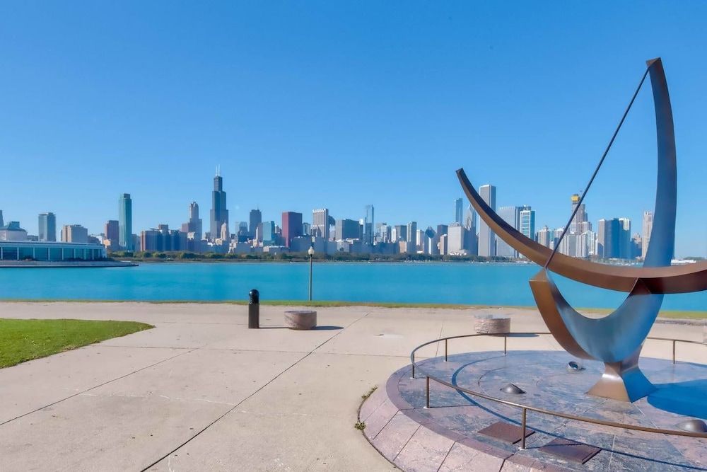 undefined The Stratus - Vibrant Studio in Heart of Downtown 6