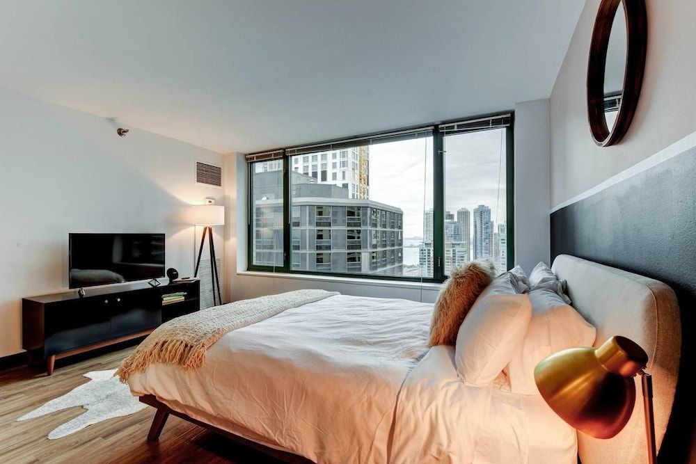 undefined The Stratus - Vibrant Studio in Heart of Downtown 8