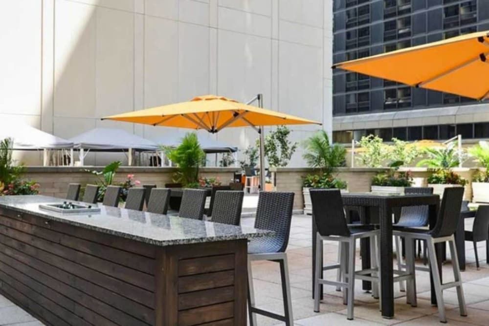 undefined The Stratus - Vibrant Studio in Heart of Downtown 7