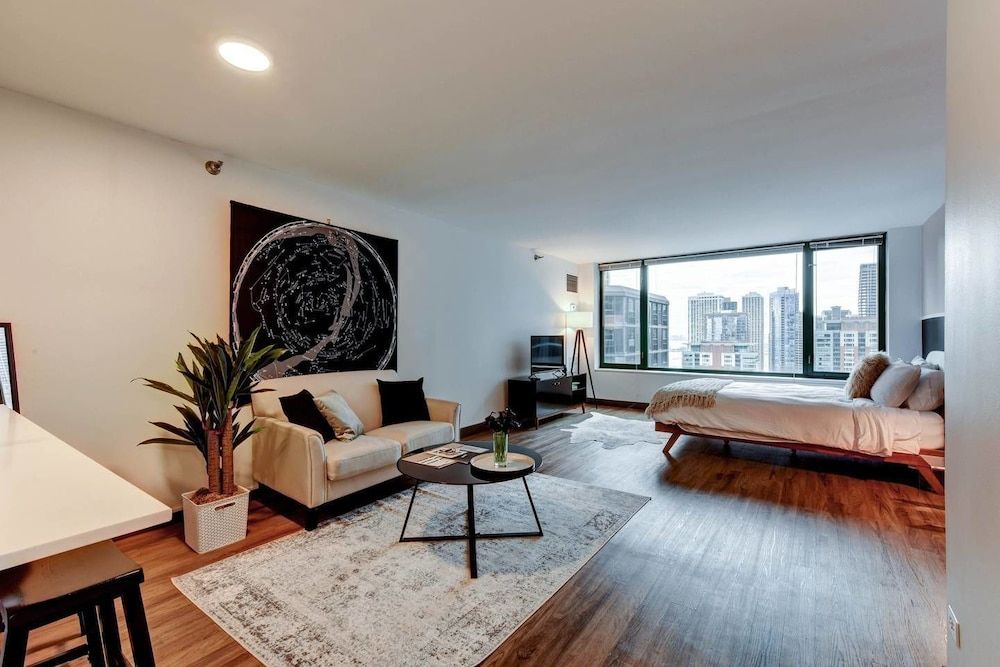 undefined The Stratus - Vibrant Studio in Heart of Downtown