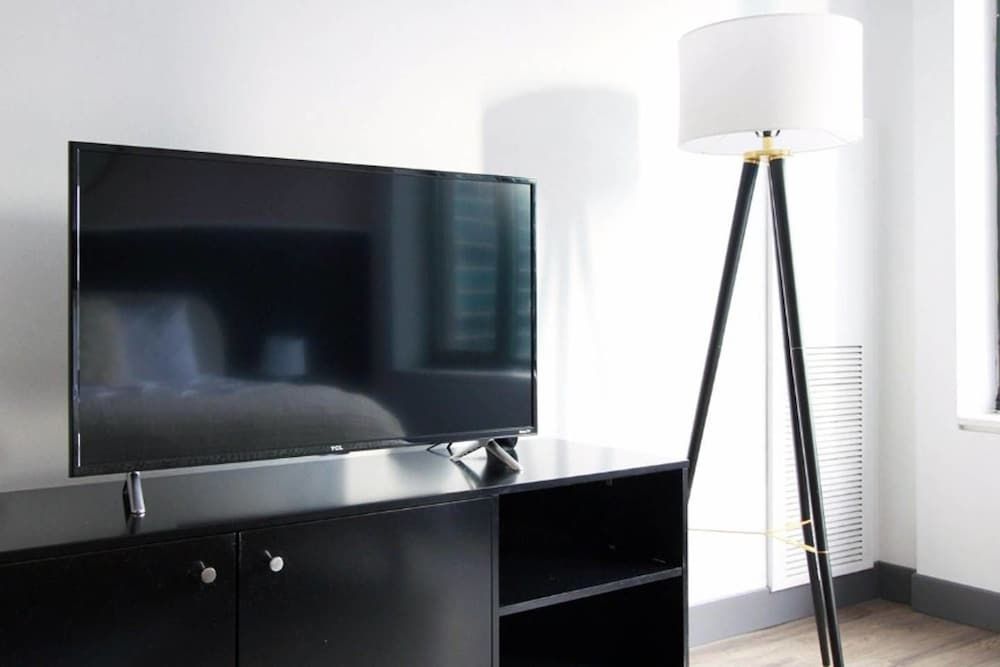 undefined The Stratus - Vibrant Studio in Heart of Downtown 10