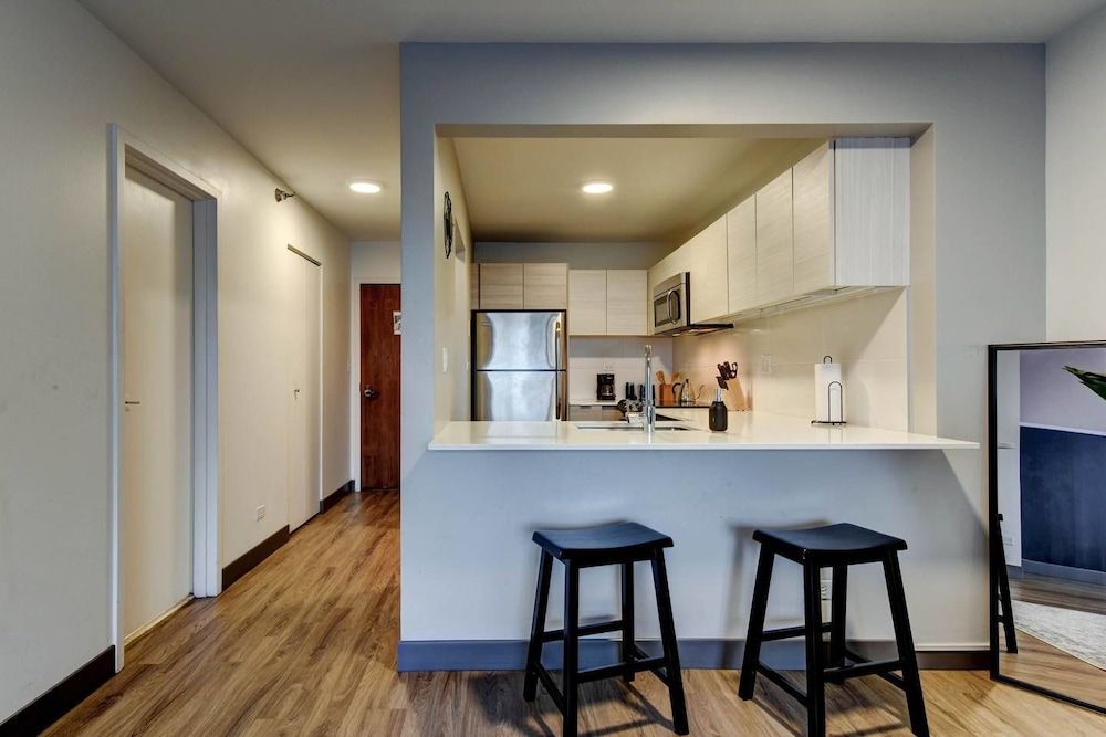 The Stratus - Vibrant Studio in Heart of Downtown Apartment (0 Bedroom) 10