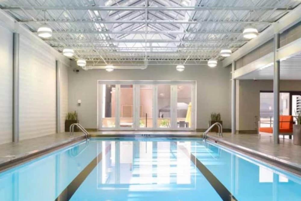 undefined The Stratus - Vibrant Studio in Heart of Downtown 5