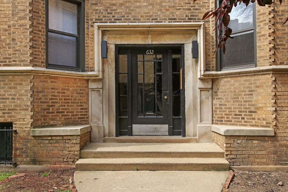 undefined Chicago Lifestyle 3BR Apt in Lake View 3