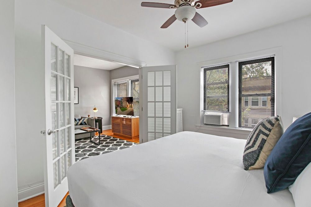 undefined Chicago Lifestyle 3BR Apt in Lake View 8