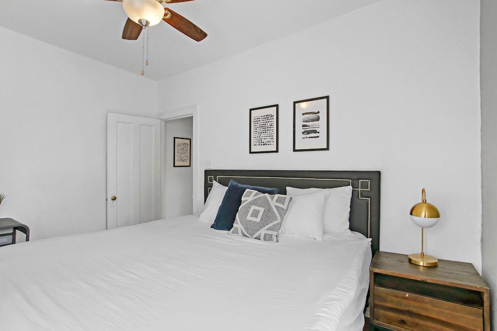 undefined Chicago Lifestyle 3BR Apt in Lake View 9