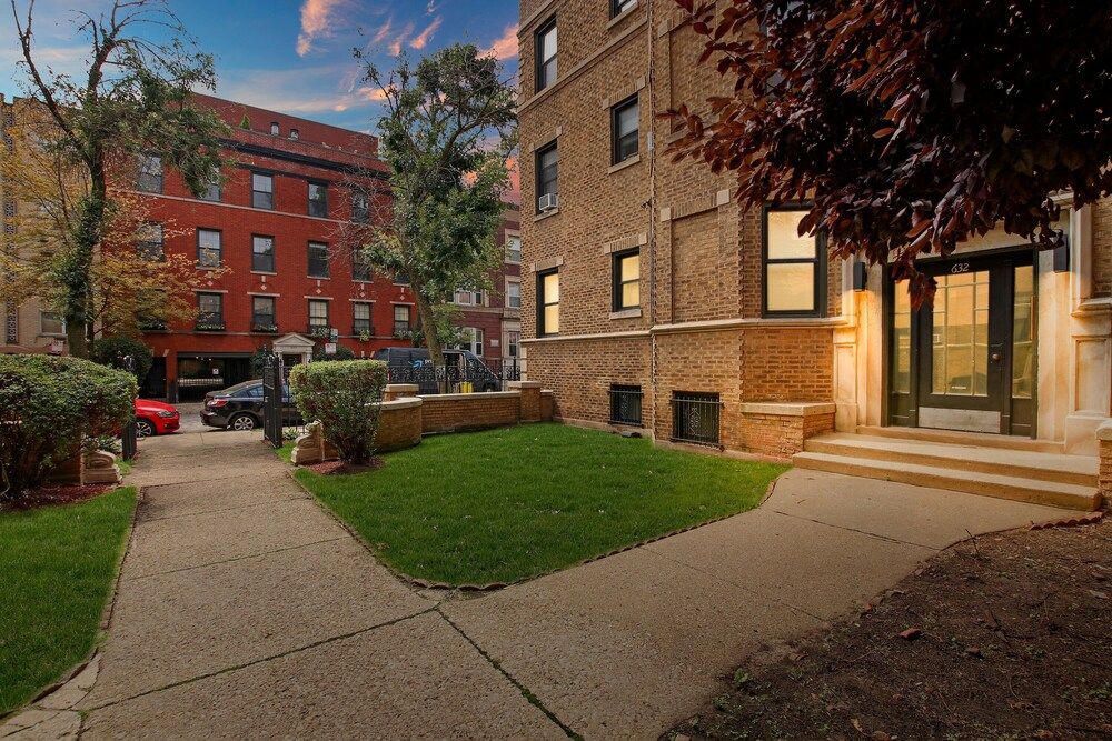 undefined Chicago Lifestyle 3BR Apt in Lake View 2