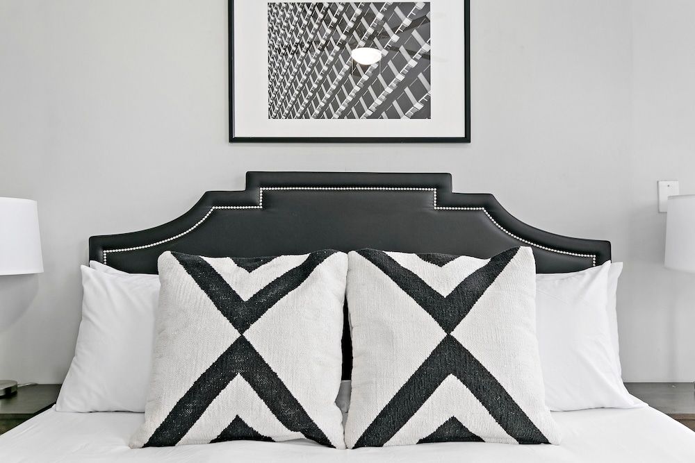 undefined 3BR Apt near Shops Dining and DePaul 7