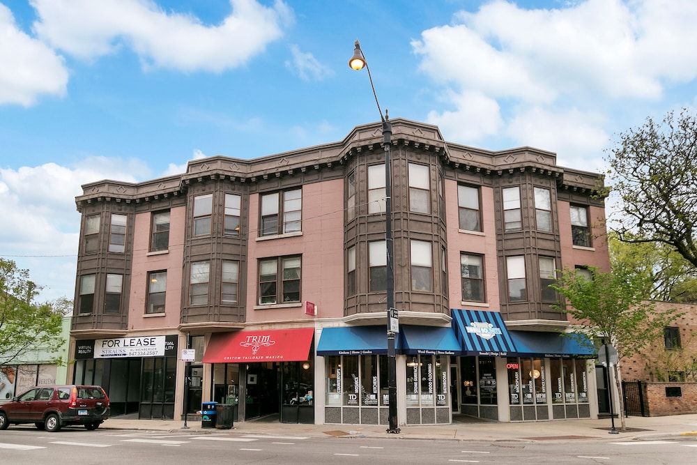 undefined 3BR Apt near Shops Dining and DePaul 3