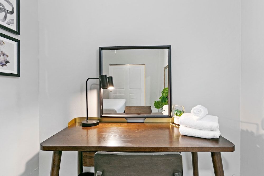 undefined 3BR Apt near Shops Dining and DePaul 10