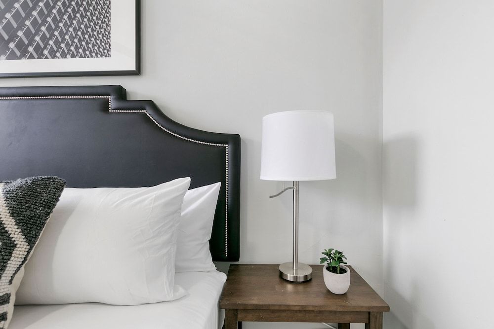 undefined 3BR Apt near Shops Dining and DePaul