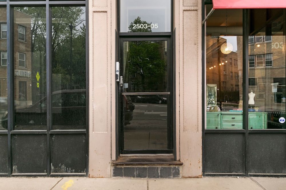 undefined 3BR Apt near Shops Dining and DePaul 2