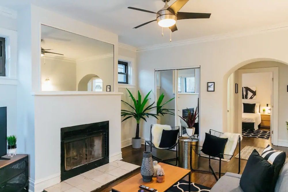 undefined Best Deal 2BR Apt in Lakeview 9