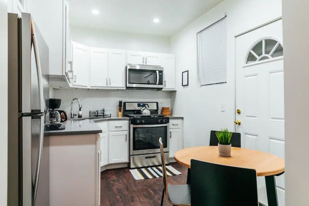 undefined Best Deal 2BR Apt in Lakeview 5