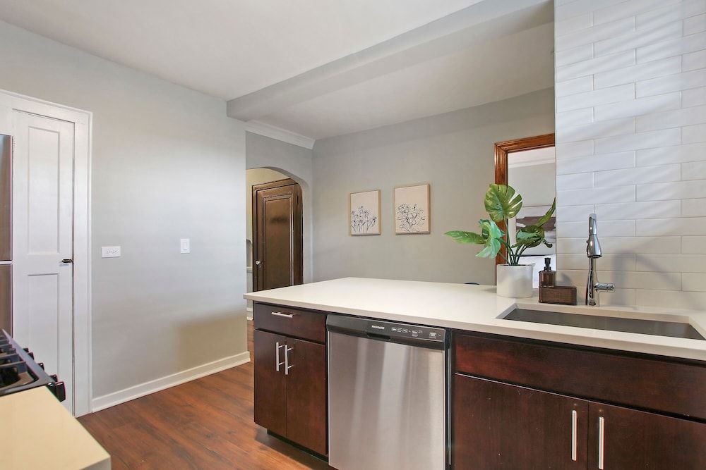 undefined Classic & Charming 2BR Apt in Lincoln 9