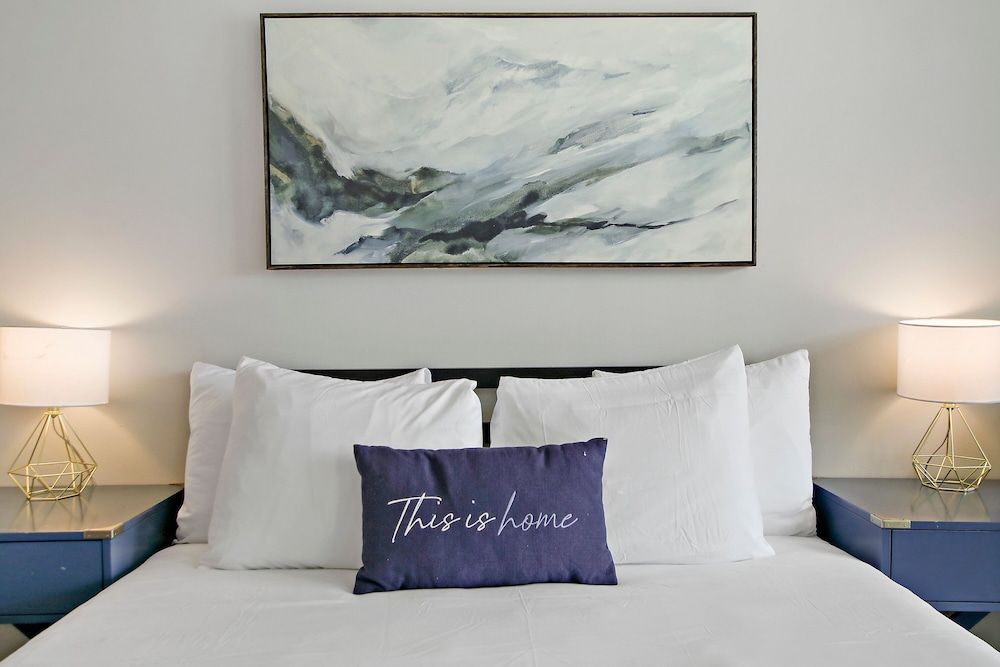 undefined Classic & Charming 2BR Apt in Lincoln 4