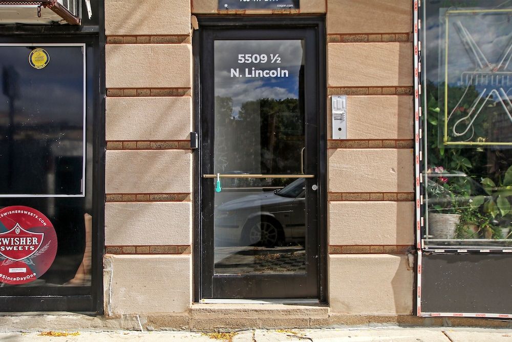 undefined Classic & Charming 2BR Apt in Lincoln 2