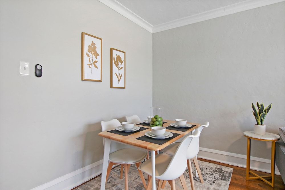 undefined Classic & Charming 2BR Apt in Lincoln 8