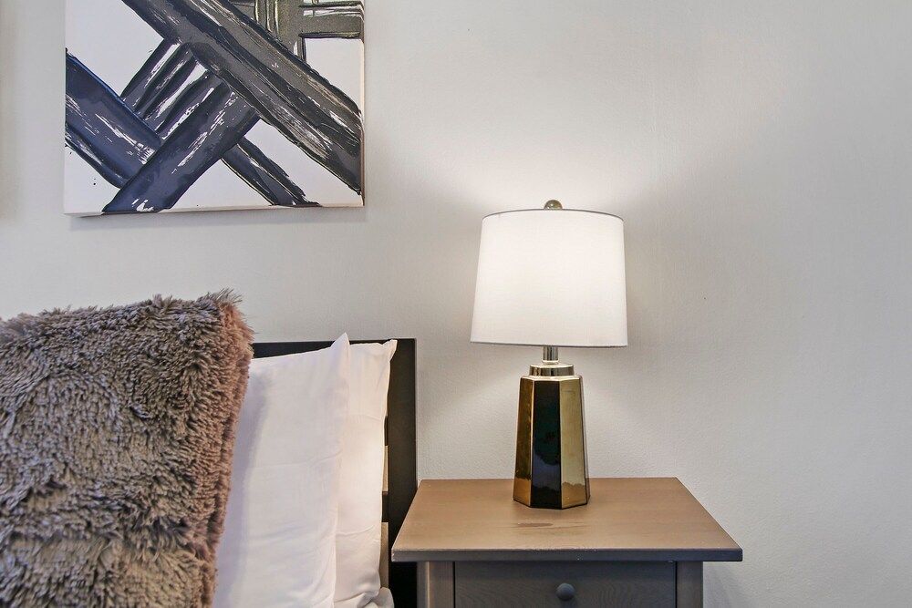 undefined Modern & Stylish 3BR Apt in Rogers Park 10