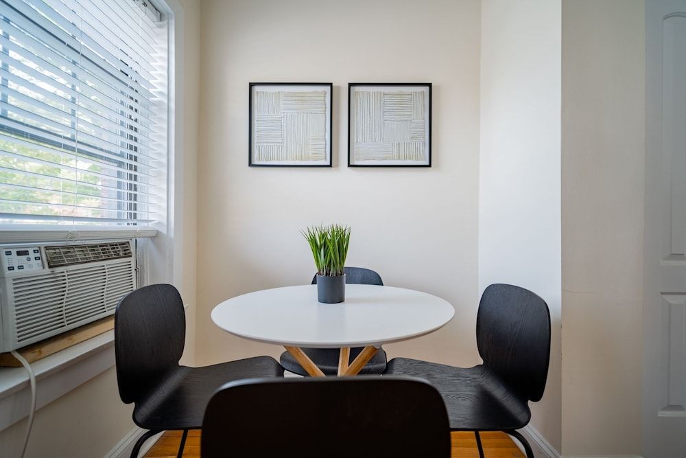 undefined 3BR Amazing Apt with Parking in Logan Sq 7