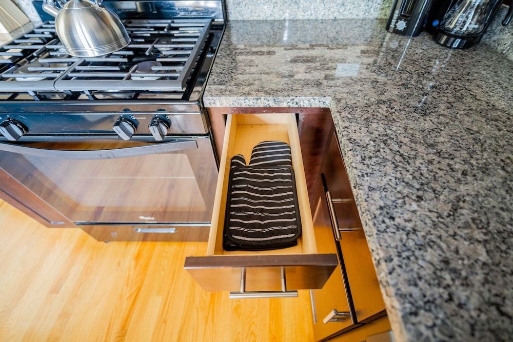 undefined 3BR Amazing Apt with Parking in Logan Sq 6